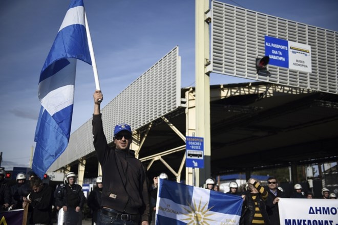 Grški parlament odločanje o prespanskem dogovoru preložil na petek