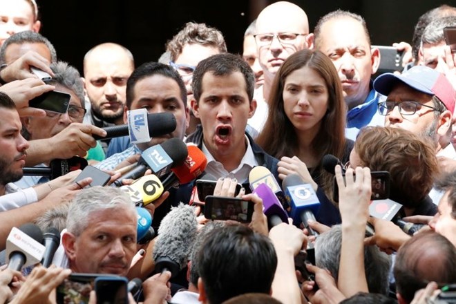 Voditelj venezuelske opozicije Juana Guaido je Venezuelce pozval, naj se v sredo in v soboto udeležijo novih množičnih...