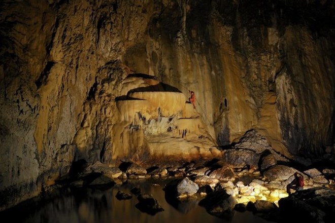 Po enoletnem delu in raziskovanju so se jamarji  v Škocjanskih jamah prebili v nove rove.