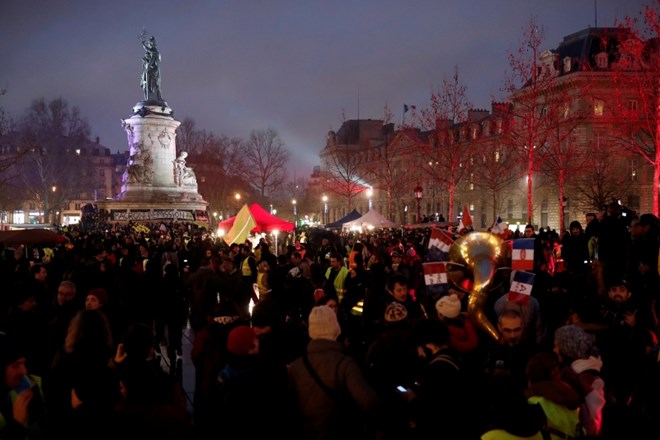 Protest rumenih jopičev v Parizu