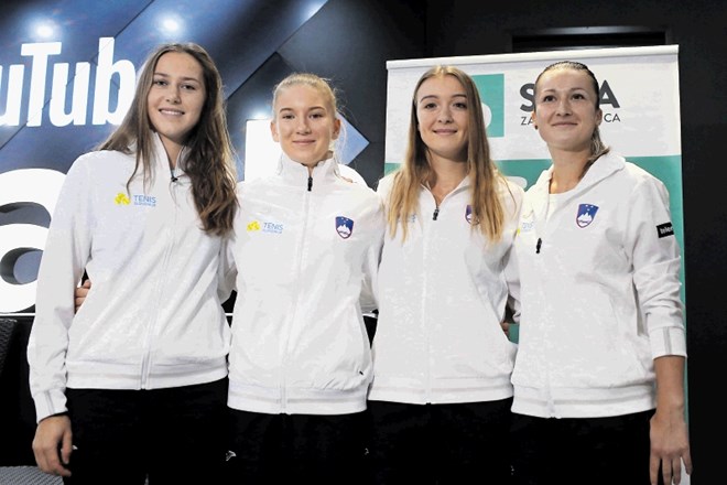 Teniške igralke (z leve) Kaja Juvan, Nina Potočnik, Dalila Jakupović in Nika Radešič bodo Sloveniji skušale zagotoviti...