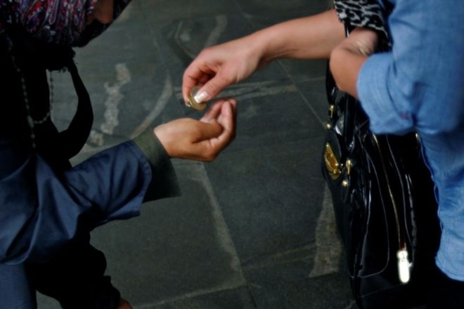 Na Hrvaškem kaznovali žensko, ker je naberačila deset kun