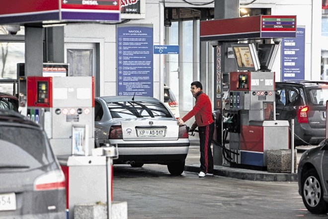 Na bencinskih servisih v Sloveniji naj bi se množično kršila delovna zakonodaja. Fotografija je simbolična.