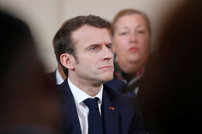 Emmanuel Macron razmišlja o razpisu referenduma.