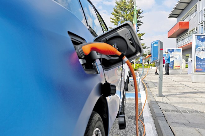 Električni avtomobili so razburkali energetsko sceno tudi v Sloveniji. Foto: Bojan Velikonja