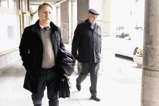 Janez Mesesnel (desno) ni priznal krivde pomoči pri goljufiji. Na fotografiji s svojim zagovornikom Urošem Čopom.