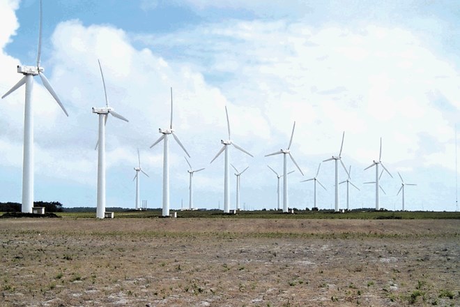 V Nemčiji so ključni vir energije vetrne elektrarne v Severnem morju, tam jih bodo postavili še več. Zmogljivosti daljnovodov...