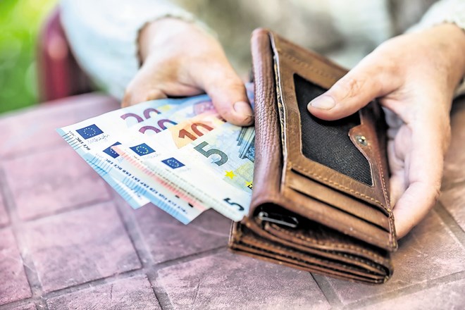 Slovenci še vedno radi plačujemo z gotovino. Foto: iStock