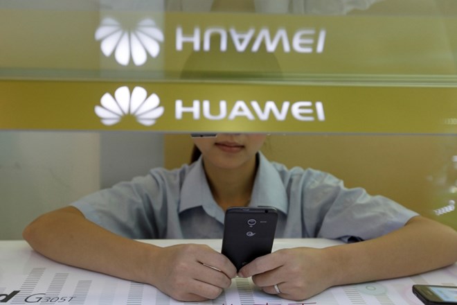Kitajska zavrača ameriške očitke na račun Huaweija