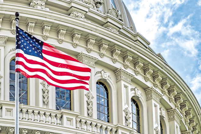 Senat in predstavniški dom ameriškega kongresa sta v četrtek potrdila predlog zakona o proračunu za vse agencije zvezne vlade...