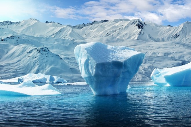 V Novi Fundlandiji lovijo ledene gore, ki plujejo mimo otoka, da bi iz njih pridobili izredno čisto ledeniško vodo.