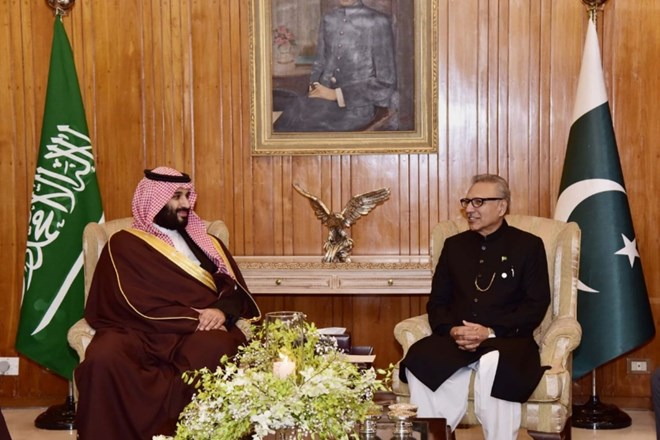 Pakistanski predsednik  Arif Alvi (desno) in princ Mohamed bin Salman.
