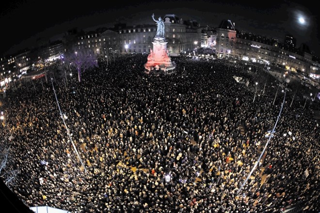 Glavni shod proti antisemitizmu je v francoski prestolnici potekal na Trgu republike.