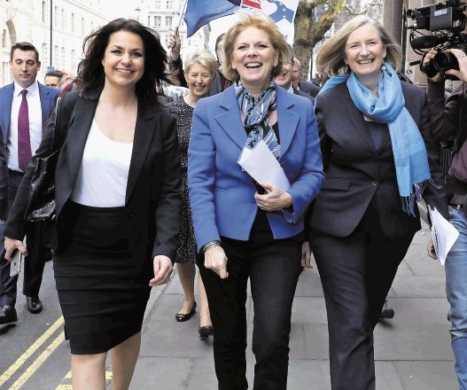 Zdaj že bivše poslanke konservativne stranke Heidi Allen, Anna Soubry in Sarah Wollaston so se pridružile neodvisni skupini....