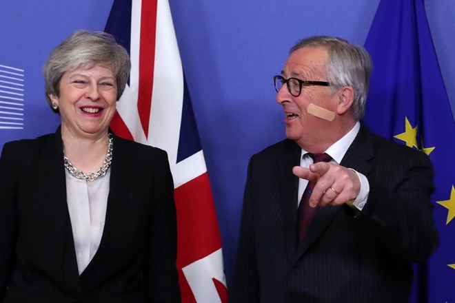 Theresa May (levo) in Jean-Claude Juncker (desno)