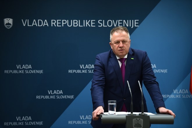 Gospodarski minister Zdravko Počivalšek je dobil zagotovilo združenja Rovo, da se upravnega spora glede okoljevarstvenega...