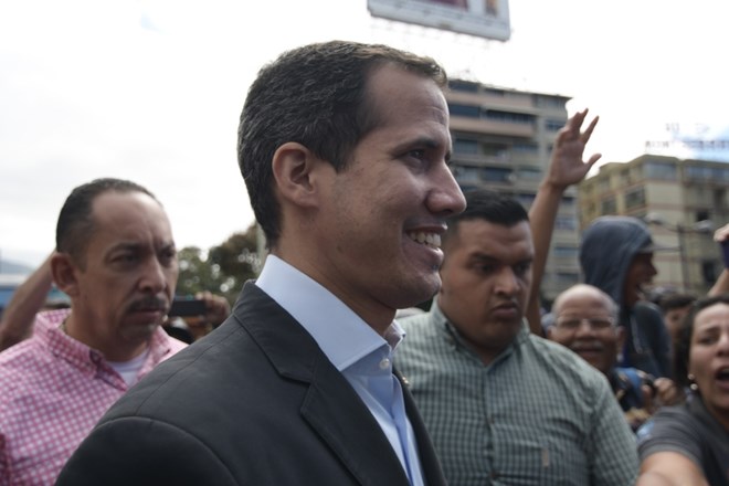 Venezuelski opozicijski voditelj Juan Guaido se je danes odpravil na mejo s sosednjo Kolumbijo.