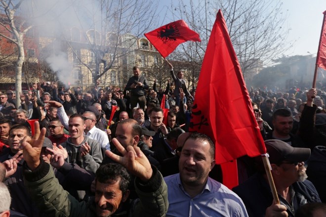 Protestniki v Albaniji.