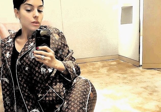 Georgina Rodriguez v 2700 evrov vredni Vuittonovi pižami