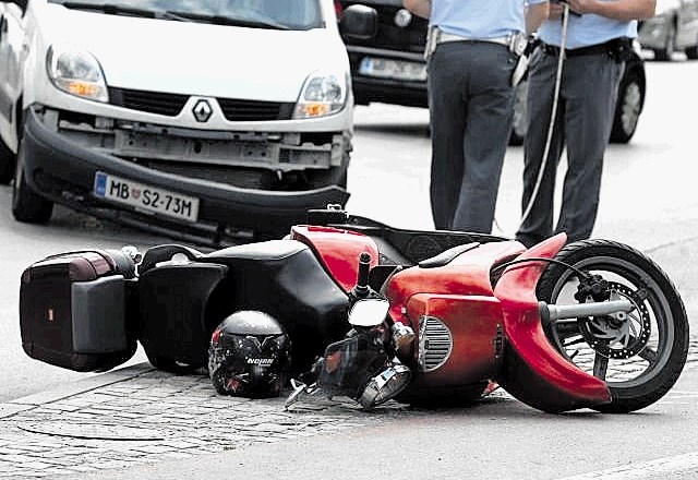 Največ prometnih nesreč s smrtnim izidom  so  lani povzročili motoristi, stari od 18 do 24 let. V teh nesrečah je umrlo pet...