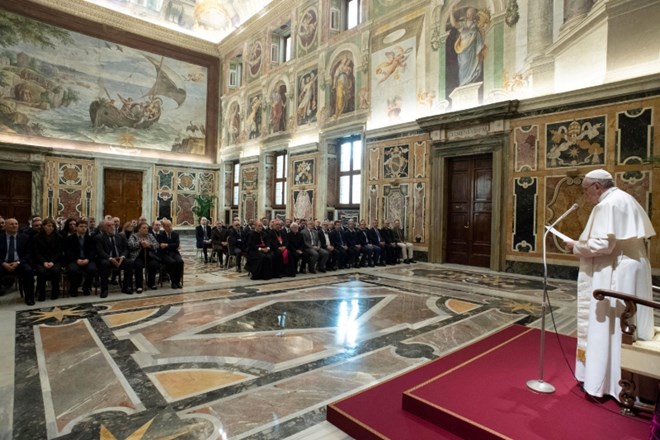 Vatikan bo odprl tajne arhive medvojnega papeža Pija XII. 