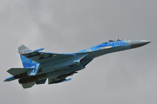 Letalo Su-27.