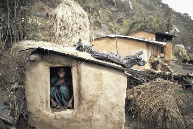 Nepalska uta, v kateri v času menstruacije biva izločena ženska.
