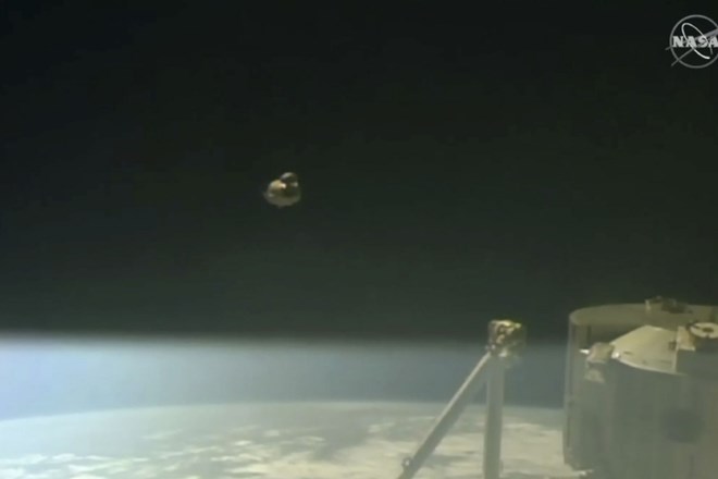Ločitev plovila SpaceX od ISS.