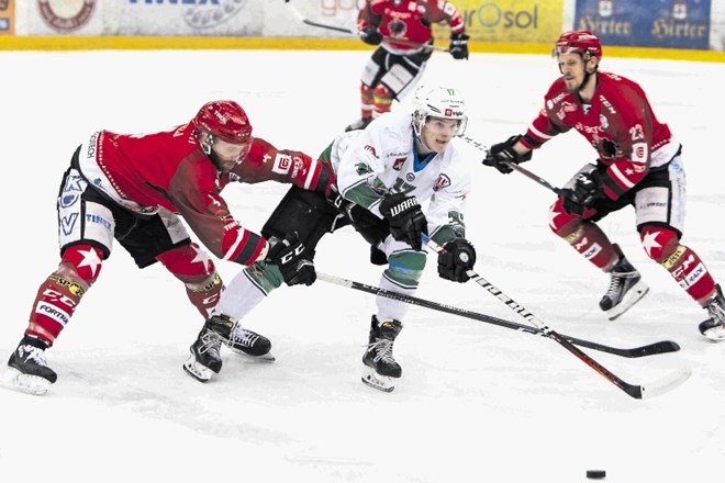 Hokejiste Olimpije in Jesenic čaka vrhunec sezone v končnici alpske lige in finalu slovenskega prvenstva.