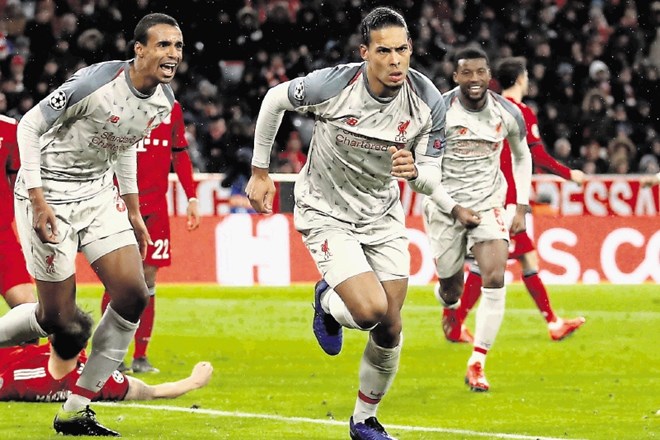 Virgil van Dijk (v sredini) je dosegel izredno pomemben drugi gol za Liverpool proti Bayernu.