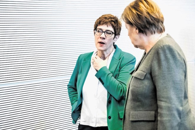 Annegret Kramp - Karrenbauer v pogovoru z Angelo Merkel