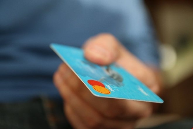 Plačevanje s kreditno kartico je vse bolj priljubljeno.