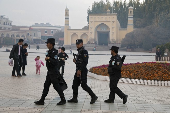 Peking je danes v zagovor ostri varnostni politiki v pokrajini Xinjiang poudaril, da je od leta 2014 tam aretiral skoraj...