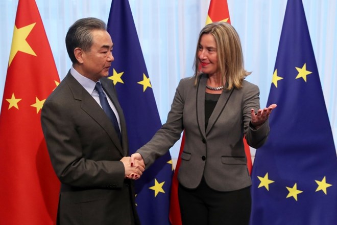 Kitajski zunanji minister Wang Yi in Federica Mogherini.