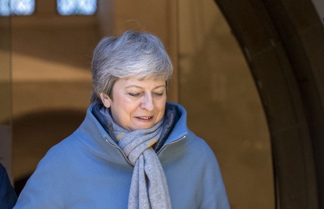 ritanska premierka Theresa May se pred četrtkovim vrhom EU skuša izogniti brexitu brez dogovora.