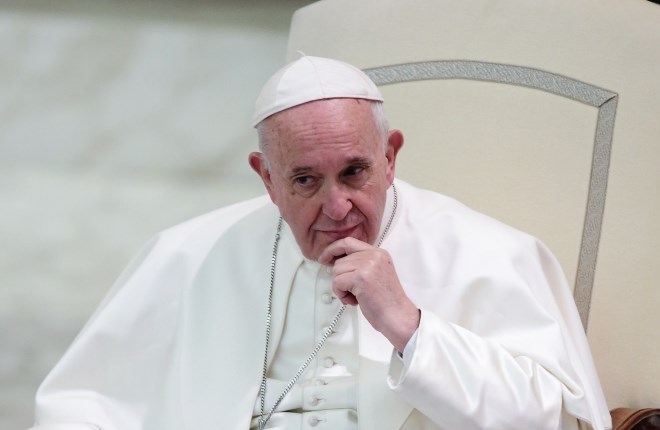 Papež Frančišek ni sprejel ponujenega odstopa francoskega kardinala Philippa Barbarina.