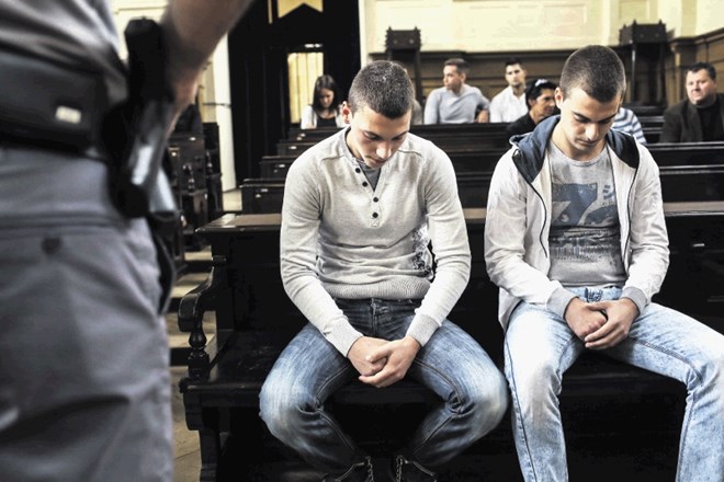 Elvir Đogić (levo) zaradi neprištevnosti v času kaznivega dejanja ni utrpel nobene sankcije, brat Elvis (desno) pa je bil...