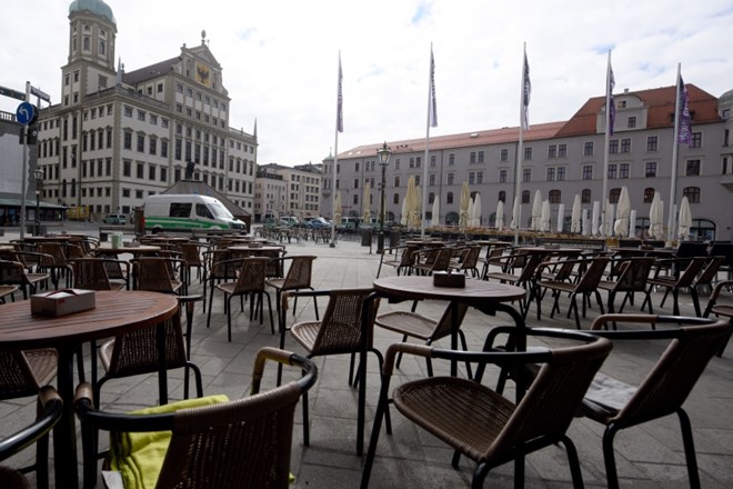 Zaradi grožnje z bombo so v Augsburgu evakuirali mestno središče pred mestno hišo.