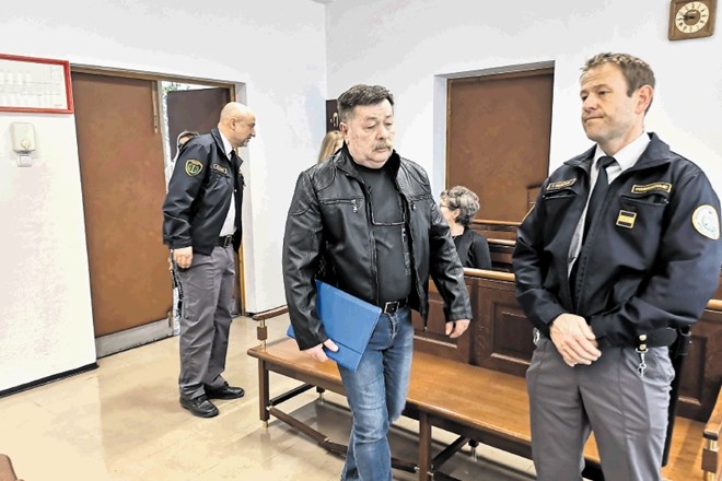 Branko Mrkun je nepravnomočno obsojen na leto dni in štiri mesece zapora, zaradi ponovitvene nevarnosti pa ostaja v priporu.