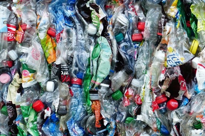 Evropski poslanci za odpravo plastike za enkratno uporabo
