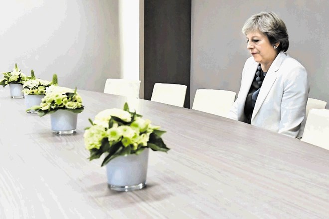 Britanska premierka je v stranki in tudi v vladi vse bolj osamljena. Danes je obljubila odstop, če bi njen sporazum o izstopu...