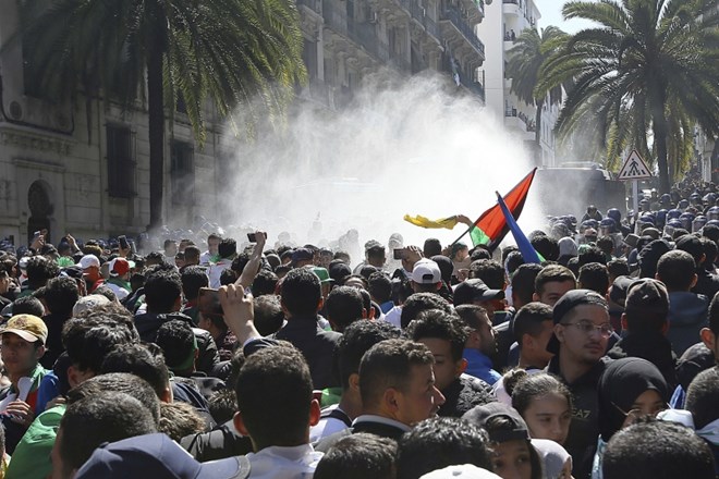 Na današnjih protestih v Alžiru.