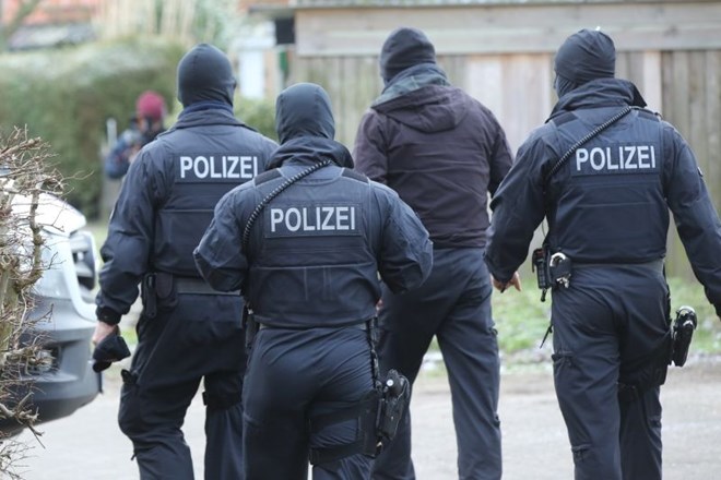 Po racijah na zahodu Nemčije aretirali deset domnevnih teroristov