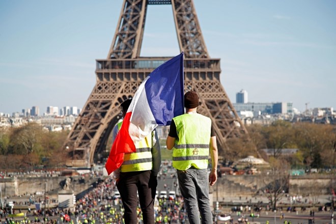 Na 20. protestih rumenih jopičev v Franciji manj udeležencev kot prejšnje konce tedna