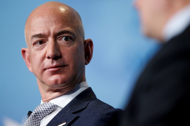 Ustanovitelj spletne trgovine Amazon Bezos je sicer najbogatejši človek na svetu.