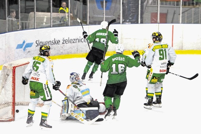 Igralci Olimpije (v zelenih dresih) so sinoči v Tivoliju prepričljivo premagali Lustenau s 4:1.
