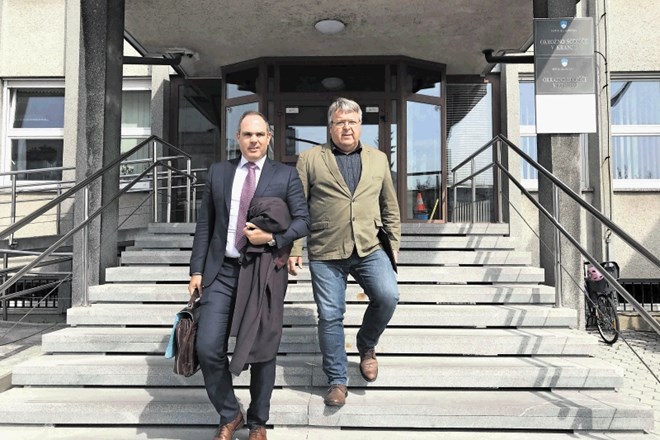 Kranjskogorski župan Janez Hrovat (na desni) si želi čimprejšnjega zaključka sojenja, ki bo z njegove podobe opralo madež, ki...