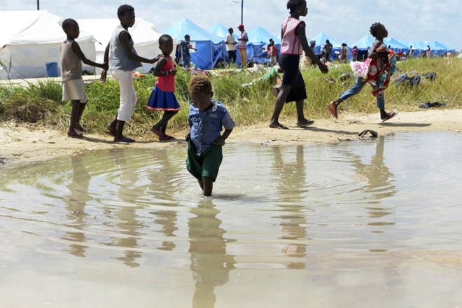 Število obolelih s kolero v Mozambiku, ki se sooča s posledicami ciklona Idai in z njim povezanih obsežnih poplav, se je...