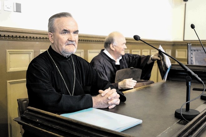 Peran Bošković je dejal, da cerkev poslovanje nadzira dvakrat na leto in da nikoli ni bilo pripomb.
