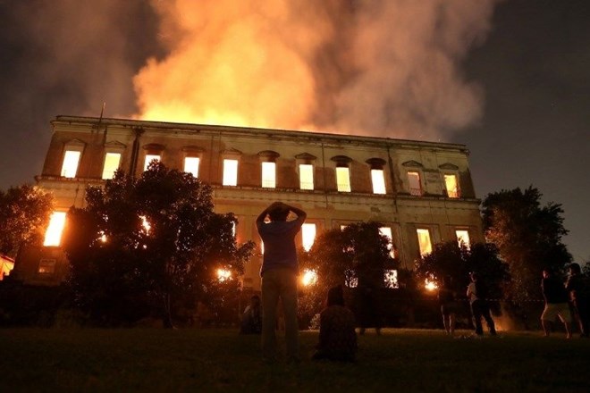 Požar v brazilskem Narodnem muzeju povzročile klimatske naprave